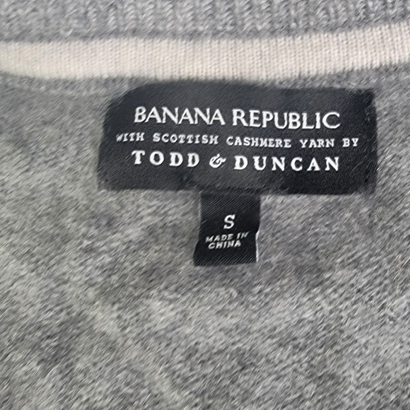Banana Republic Mens Todd & Duncan 100% Scottish Cashmere Gray Sweater Sz Small - Picture 8 of 13